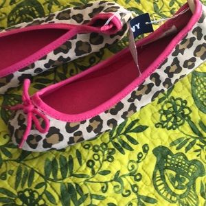 NEW Girl’s Size 5 Animal 🦒 🦔 Print Ballet Flats